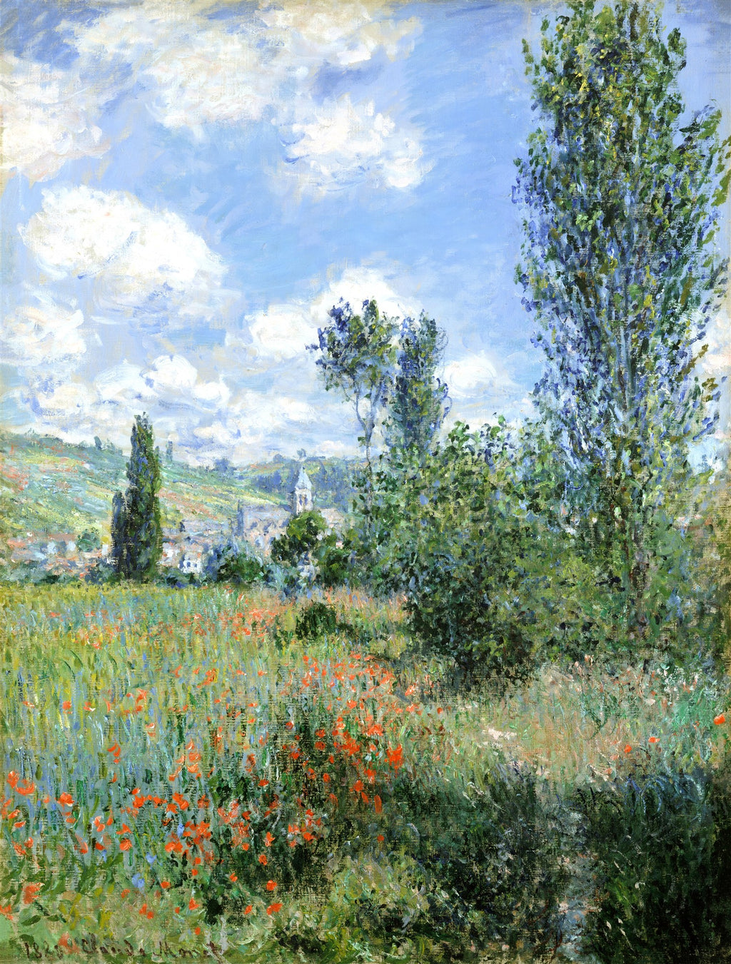 Quadro decorativo mostrando um campo de papoulas vermelhas em primeiro plano, com árvores altas à direita e uma aldeia com uma igreja ao fundo, sob um céu azul com nuvens brancas, no estilo impressionista de Claude Monet.