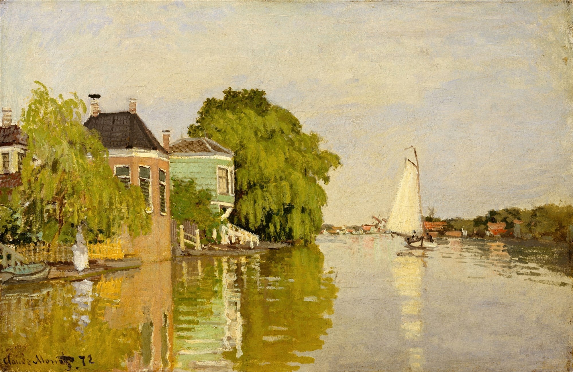 Quadro decorativo mostrando uma paisagem fluvial com casas coloridas refletidas na água, árvores e um barco à vela ao longe, pintura de Claude Monet