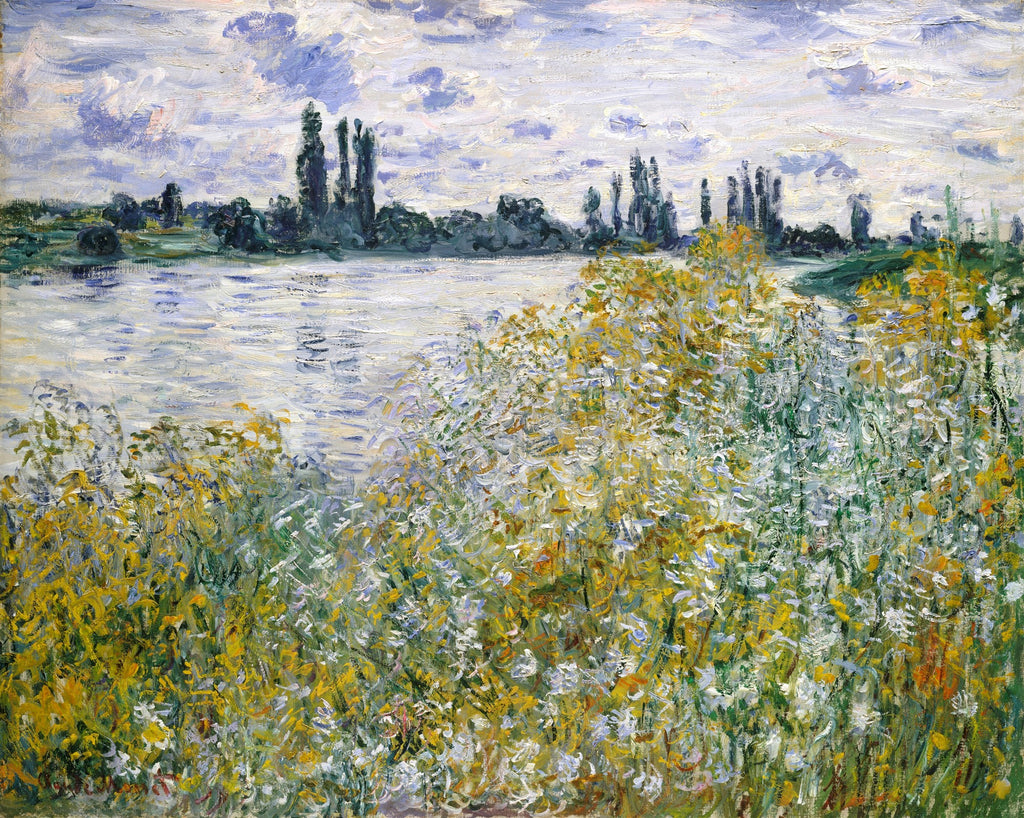 Quadro decorativo paisagem impressionista de Claude Monet, mostrando um campo florido de papoulas amarelas e brancas, um rio cinza-azulado e árvores escuras no horizonte sob um céu com nuvens.