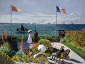 Quadro decorativo com a obra 'Jardins em Sainte-Adresse' de Claude Monet. Uma cena de jardim à beira-mar com pessoas elegantemente vestidas, flores coloridas e navios no oceano sob um céu azul.