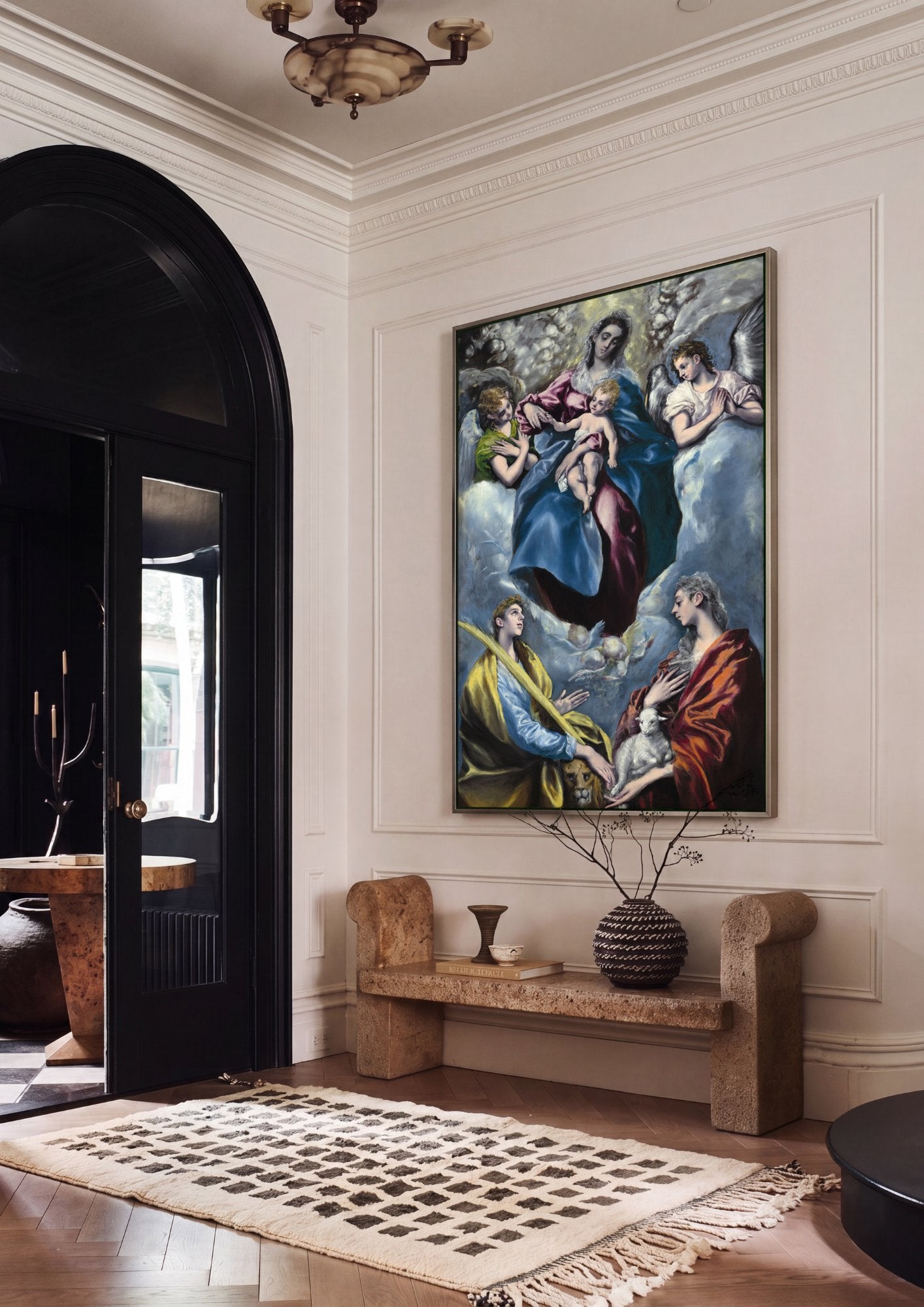 Quadro Decorativo A Virgem e o Menino com Santas Inês e Tecla - El Greco em ambiente decorado