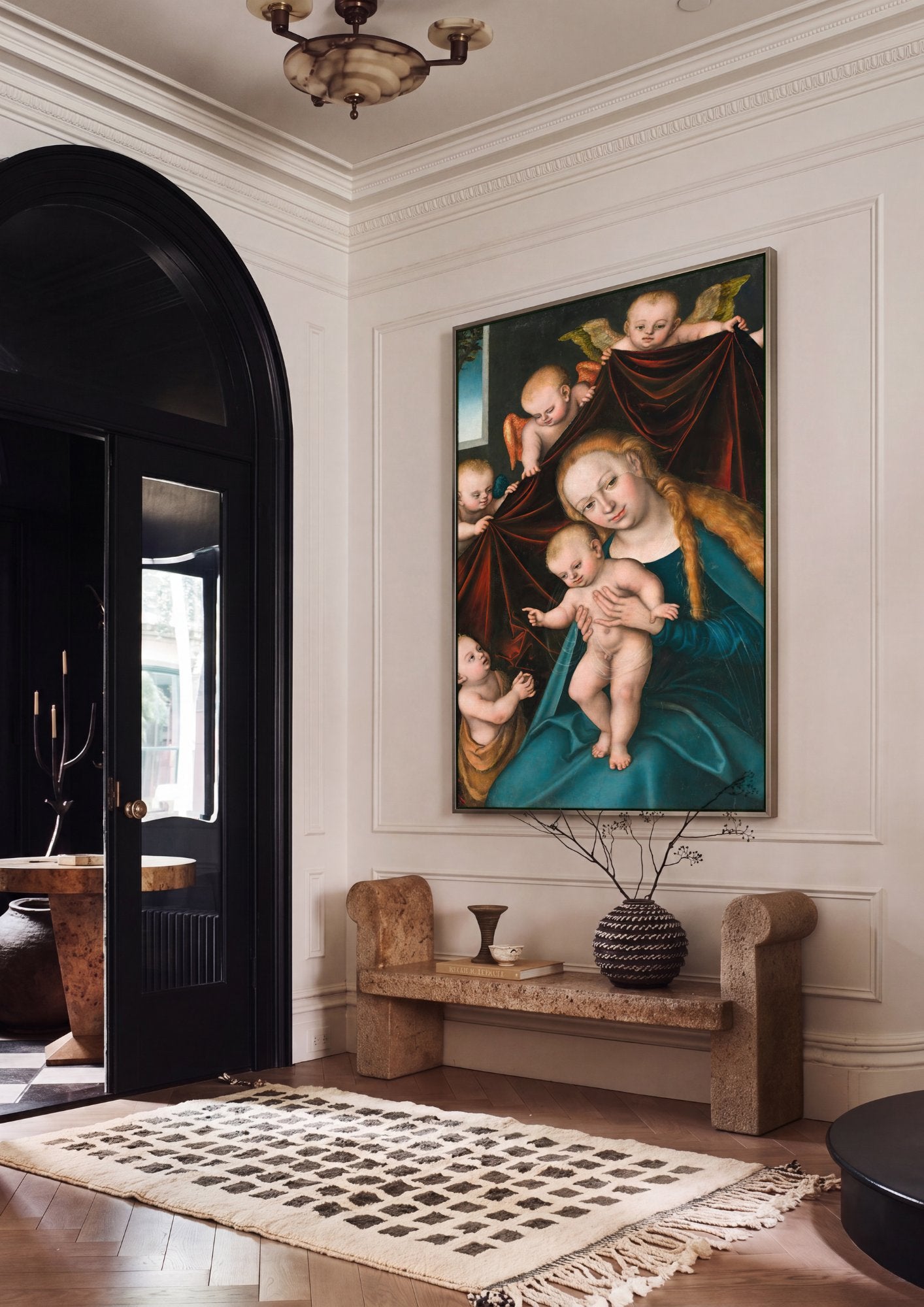 Quadro Decorativo Madona e o Menino com João Batista e Anjos - Cranach em ambiente decorado