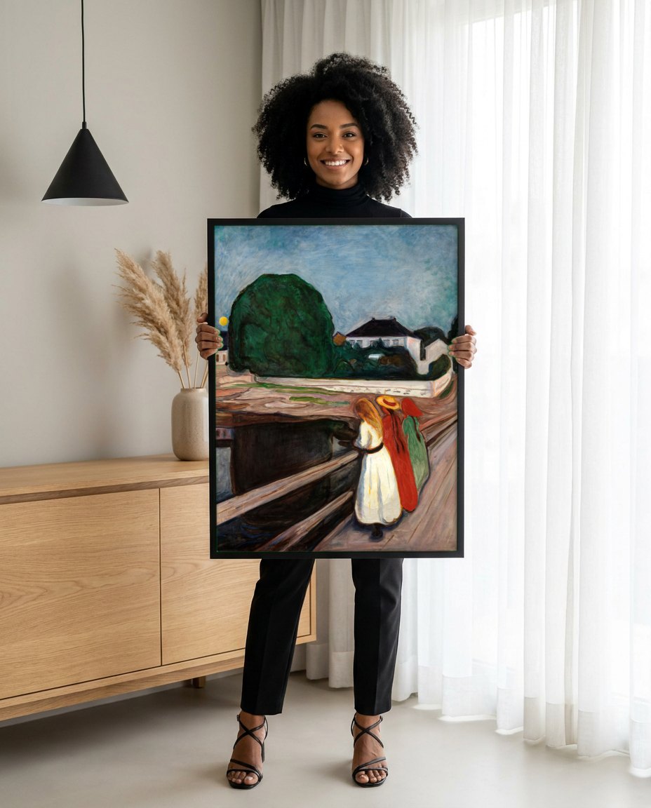 Quadro Decorativo Moças na Ponte - Edvard Munch | modelo apresentando o quadro emoldurado