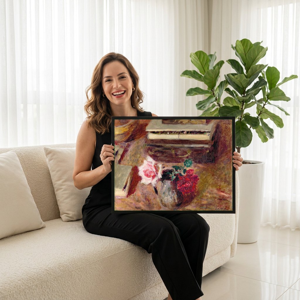 Quadro Decorativo Rosas e Piano - Vuillard | modelo apresentando o quadro emoldurado