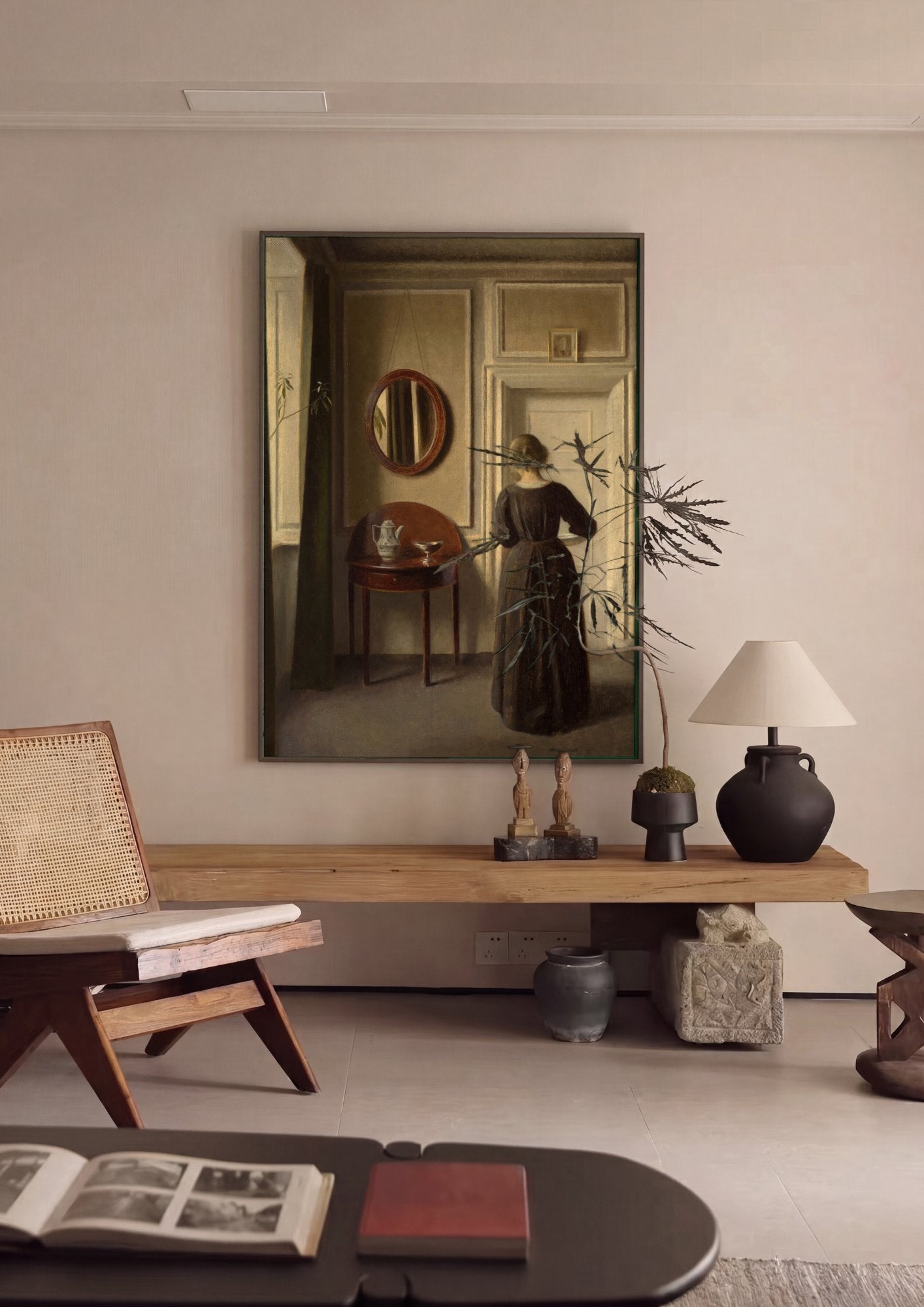 Quadro Decorativo Interior com Mulher de Costas - Hammershøi em ambiente decorado