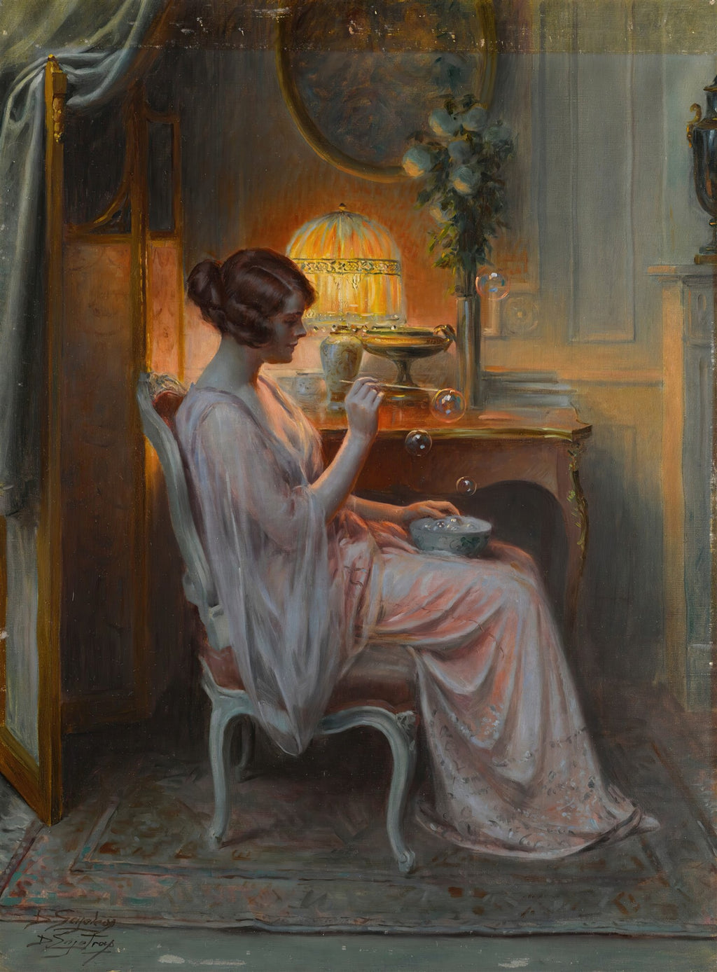Mulher com vestido rosa claro fazendo bolhas de sabão em um ambiente iluminado por uma lâmpada, obra de Delphin Enjolras.