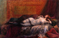 Pintura 'A Odalisca' de Delphin Enjolras, mostrando uma mulher nua deitada em uma cama luxuosa com tecidos vermelhos e dourados, em um ambiente orientalista.