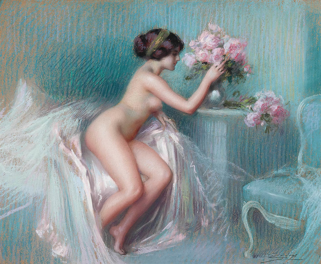 Mulher nua sentada em drapê branco, tocando rosas cor-de-rosa em um vaso, com fundo turquesa, estilo Delphin Enjolras
