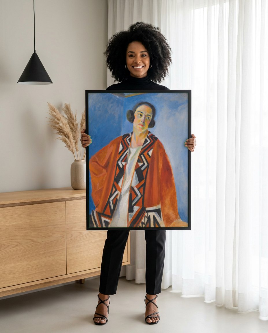 Quadro Decorativo A Senhora em Laranja e Azul - Robert Delaunay | modelo apresentando o quadro emoldurado