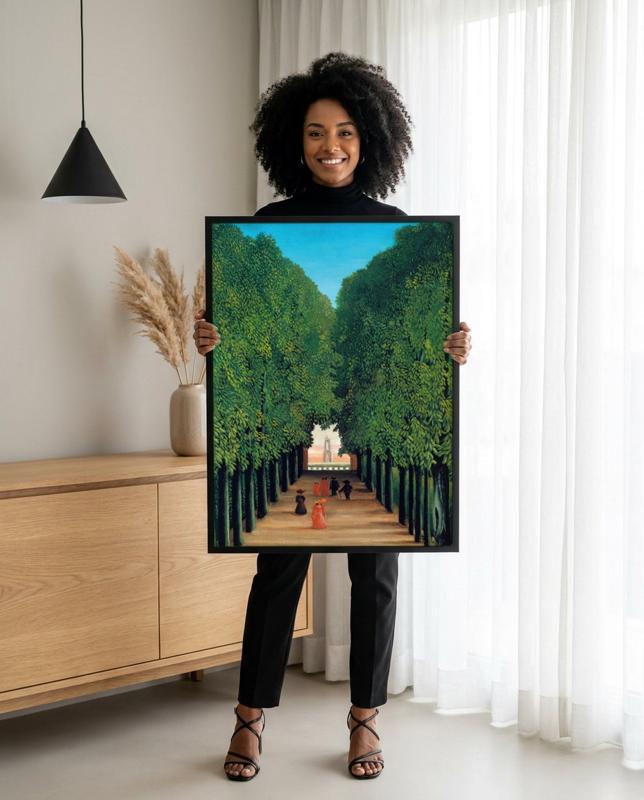 Quadro Decorativo A Alameda do Bosque - Henri Rousseau | modelo apresentando o quadro emoldurado