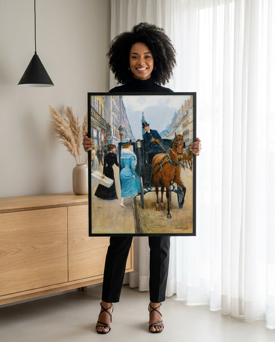 Quadro Decorativo Cena Urbana Parisiense - Jean Béraud | modelo apresentando o quadro emoldurado