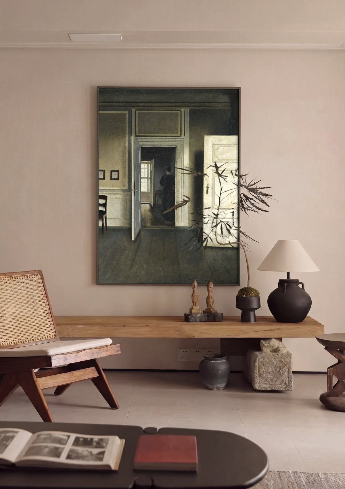 Quadro Decorativo Interior com Mulher de Costas - Hammershøi | quadro emoldurado na parede