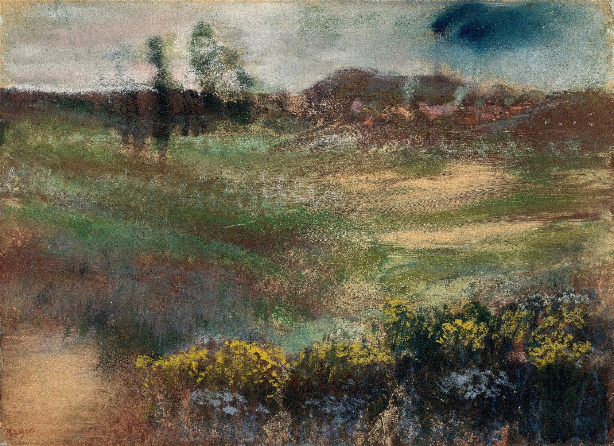 Paisagem com campo verde e amarelo, montanhas ao fundo e céu nublado, estilo impressionista de Edgar Degas.