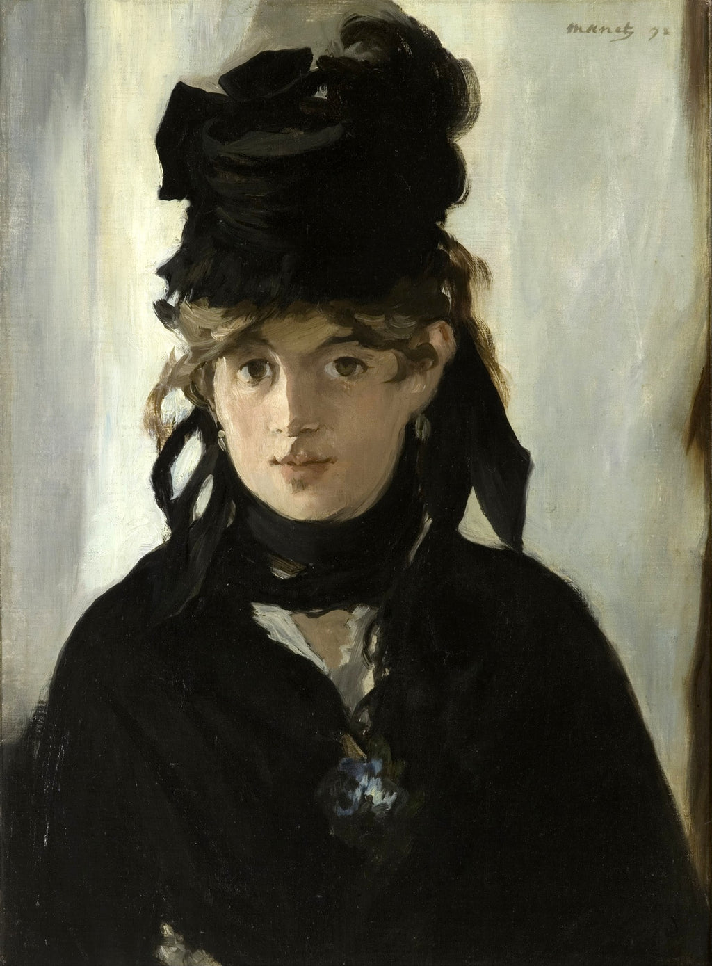 Retrato de Berthe Morisot, uma mulher jovem com cabelo castanho escuro e ondulado, vestindo um chapéu e um vestido pretos, com um véu escuro, pintada por Edouard Manet em 1872