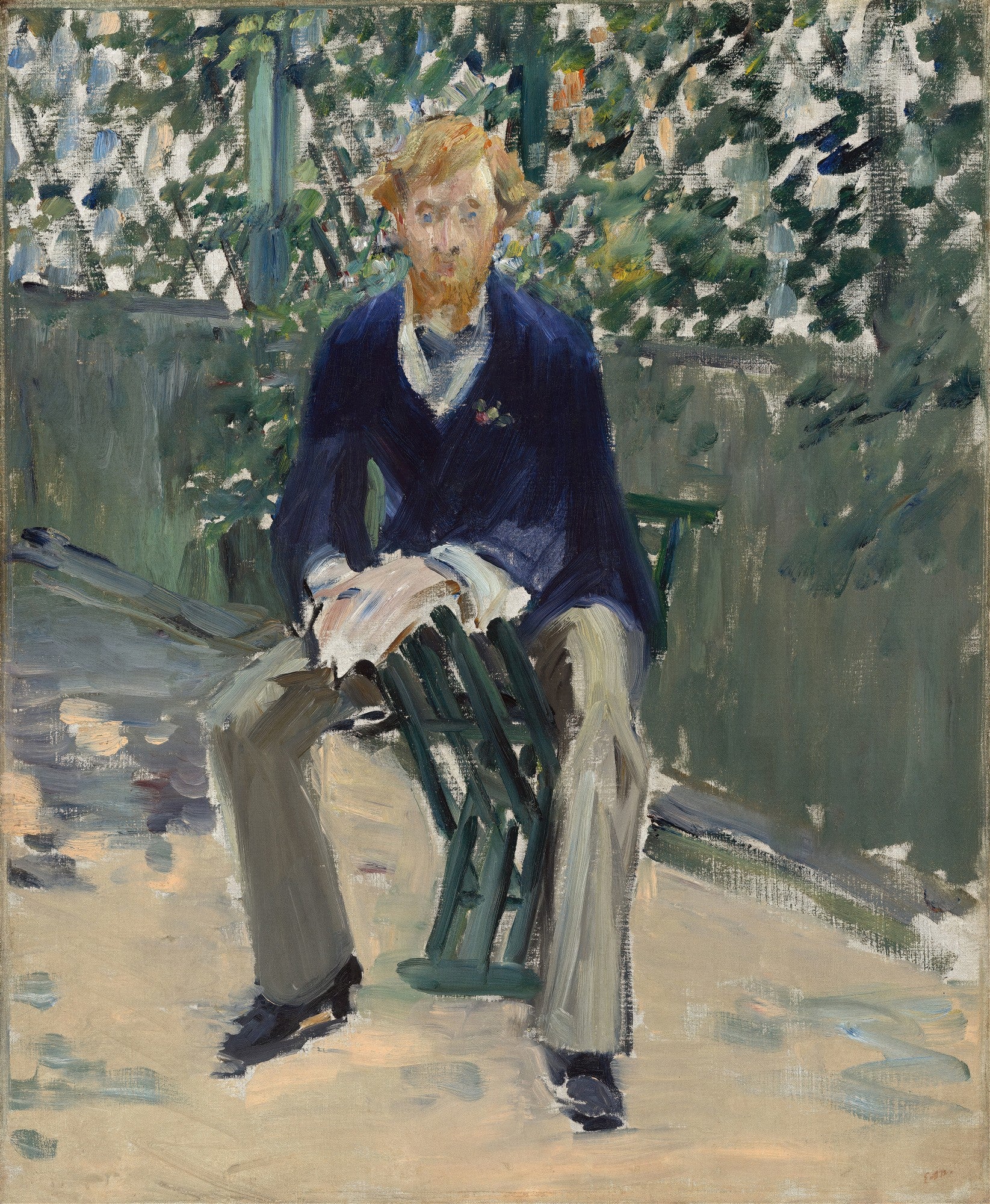 Quadro decorativo mostrando um retrato de Claude Monet, de autoria de Édouard Manet. Monet está sentado em uma cadeira verde em um jardim, com barba ruiva e vestindo um casaco azul. A técnica de pintura é visivelmente impressionista, com pinceladas soltas e vibrantes na representação da folhagem ao fundo.