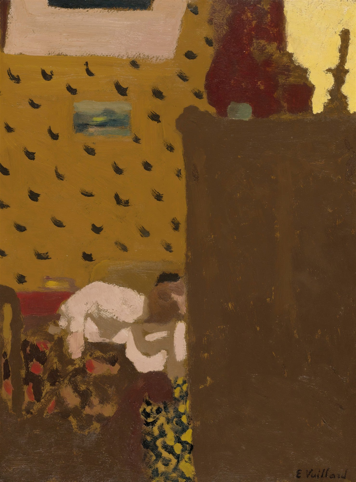 Pintura a óleo de Édouard Vuillard, exibindo uma cena interior com padrões em tons de mostarda e marrom, e figuras abstratas em branco e preto, transmitindo uma atmosfera íntima e acolhedora.