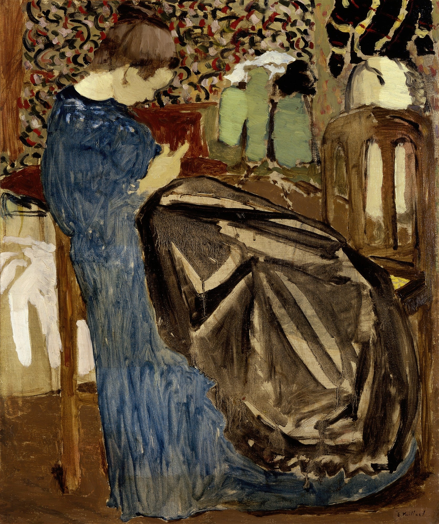 Quadro decorativo mostrando uma mulher costurando, com cores vibrantes e padrões intrincados. Estilo pós-impressionista de Édouard Vuillard.