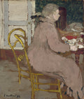 Quadro decorativo com pintura de Édouard Vuillard, 'A Costureira'. Uma mulher sentada de perfil, costurando, em tons de rosa e marrom com uma cadeira amarela.