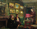 Uma pintura a óleo de Édouard Vuillard retratando uma cena íntima com três figuras em um interior ricamente decorado com quadros na parede verde e um abajur rosa.