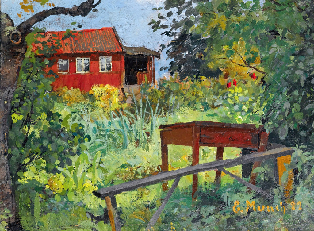Pintura a óleo de Edvard Munch representando uma casa vermelha com telhado laranja, parcialmente escondida por árvores e folhagens verdes e amarelas em um jardim. Um móvel de madeira marrom está em primeiro plano, com um tronco de árvore escuro à esquerda. A assinatura do artista é visível no canto inferior direito.