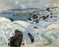 Quadro decorativo mostrando uma paisagem de inverno com neve cobrindo rochas à beira-mar, com montanhas distantes sob um céu nublado, em tons de azul, branco e roxo. Assinado por Edvard Munch.