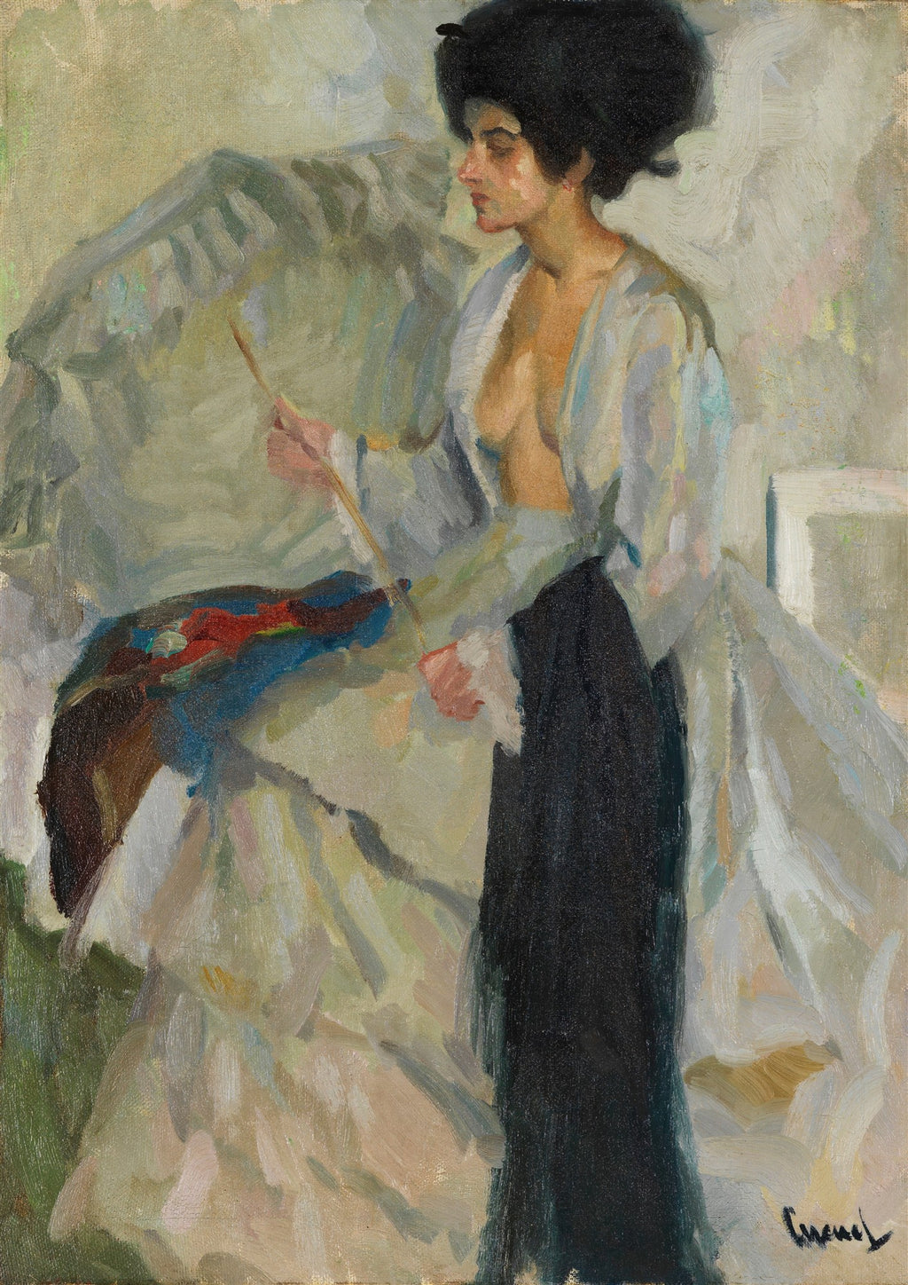 Quadro decorativo com pintura a óleo de Edward Cucuel, representando uma mulher com cabelos escuros, vestindo um robe claro e uma saia escura, segurando um pincel e uma paleta de cores vibrantes, com um cavalete ao fundo. A mulher está de perfil, olhando para frente com expressão concentrada.
