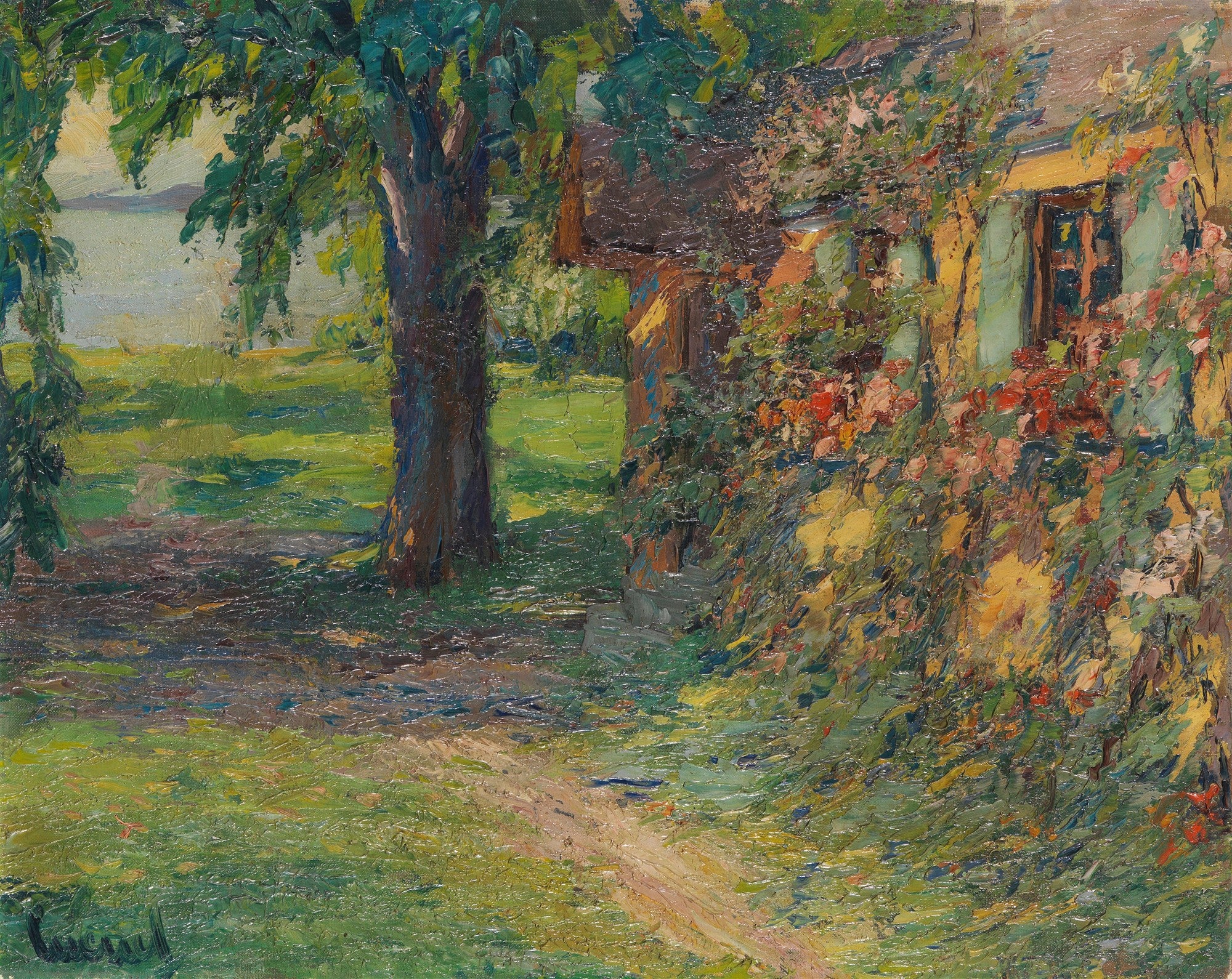 Pintura a óleo de Edward Cucuel mostrando uma casa coberta por rosas e folhagens, com uma árvore robusta e um caminho de terra ao lado, sob a luz do sol.