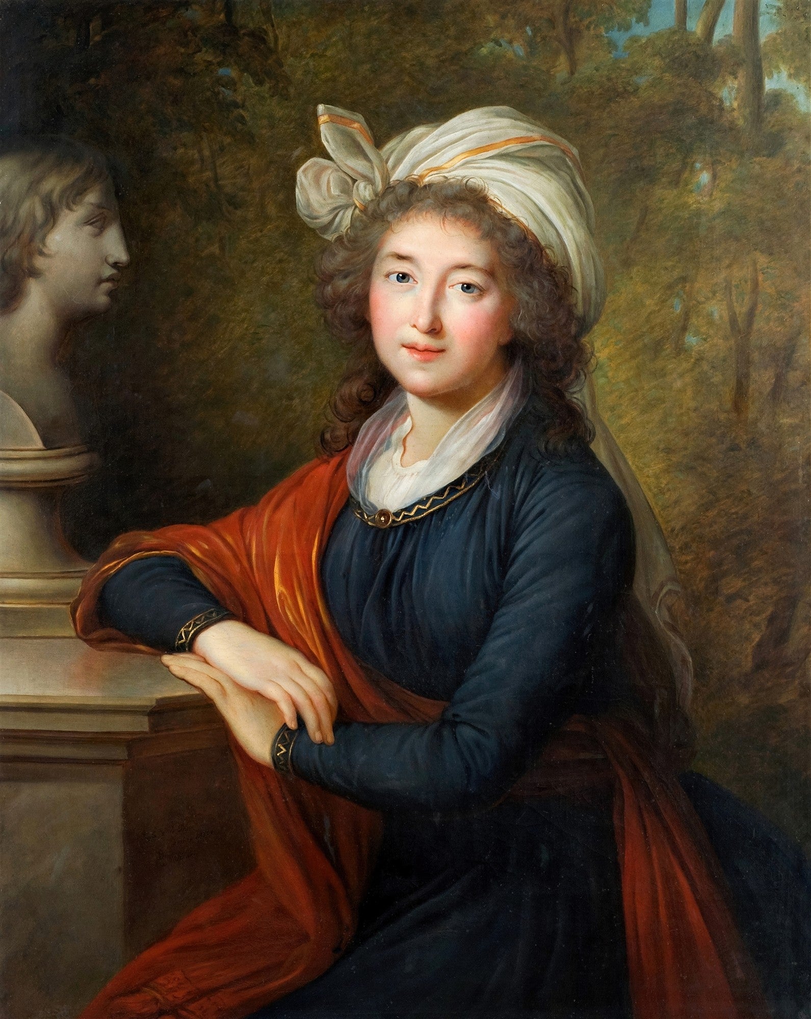 Retrato de mulher com turbante branco e xale vermelho, atribuído a Elisabeth Louise Vigée Le Brun, com um busto clássico ao fundo.