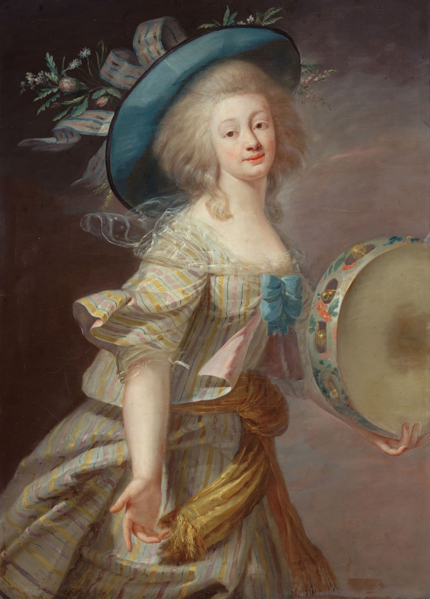 Retrato de uma mulher jovem do século XVIII com um chapéu azul e tamborim, atribuído a Elisabeth Louise Vigée Le Brun, em estilo rococó.