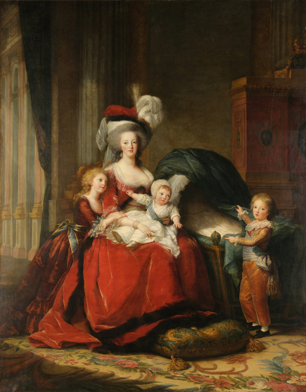 Quadro decorativo 'Maria Antonieta e Seus Filhos' de Elisabeth Louise Vigée Le Brun, retratando a rainha com seus três filhos em um interior luxuoso. A rainha veste um vestido vermelho, sentada, com um bebê no colo e uma filha à sua esquerda. Um filho mais velho está à direita, apontando para um berço vazio.