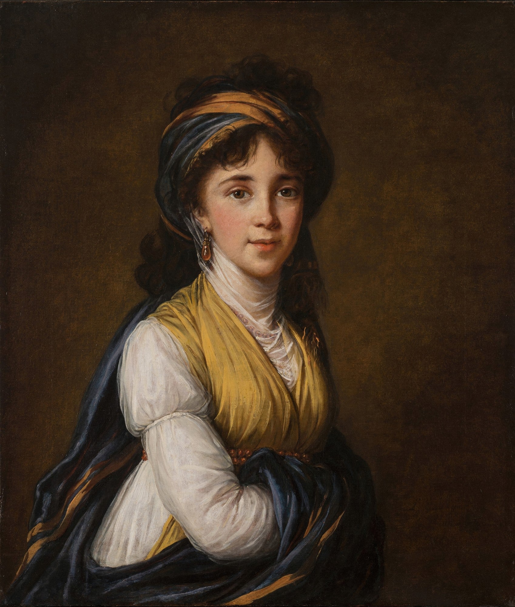 Retrato de uma jovem mulher com turbante e vestes clássicas, pintado por Elisabeth Louise Vigée Le Brun, com fundo marrom escuro.