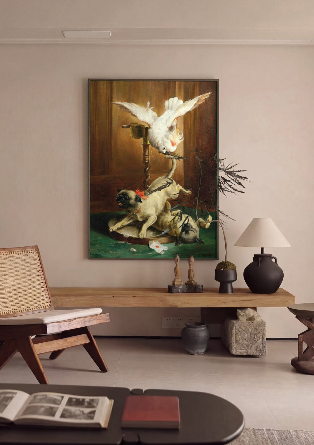 Quadro Decorativo Cacatua e Pugs Travessos - Carl Reichert em ambiente decorado