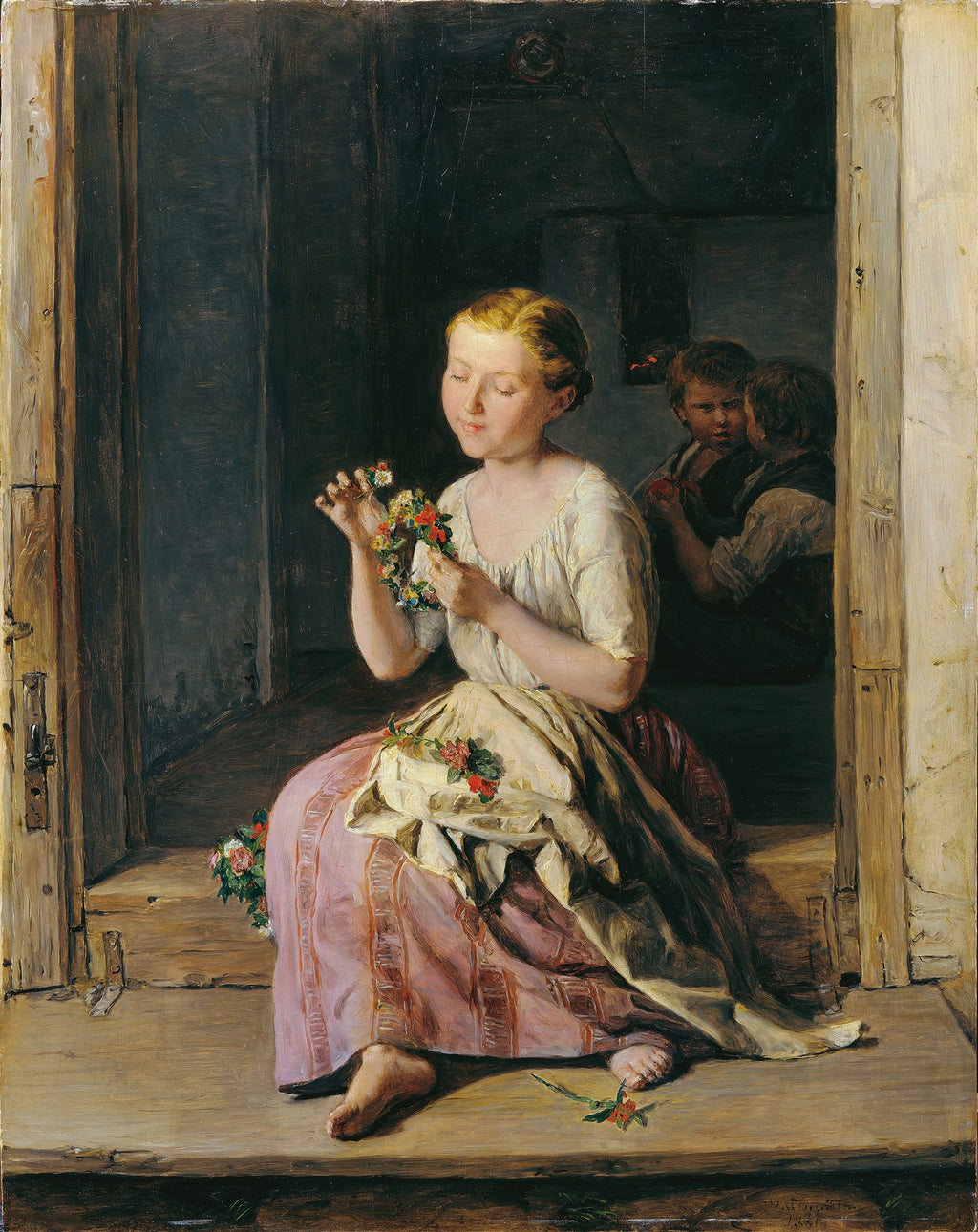 Quadro decorativo 'A Grinalda de Flores' de Ferdinand Georg Waldmüller, retratando uma jovem descalça fazendo uma grinalda de flores na soleira de uma porta, com duas crianças espiando ao fundo. Cena de gênero com cores suaves e realismo.