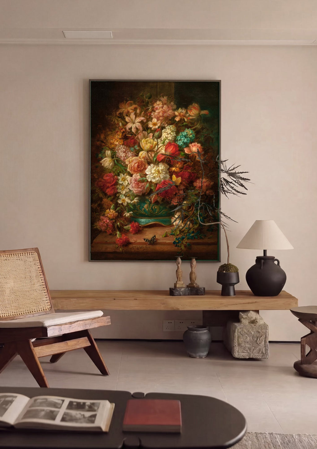 Quadro Decorativo 'Natureza Morta com Flores' - Hans Zatzka em ambiente decorado