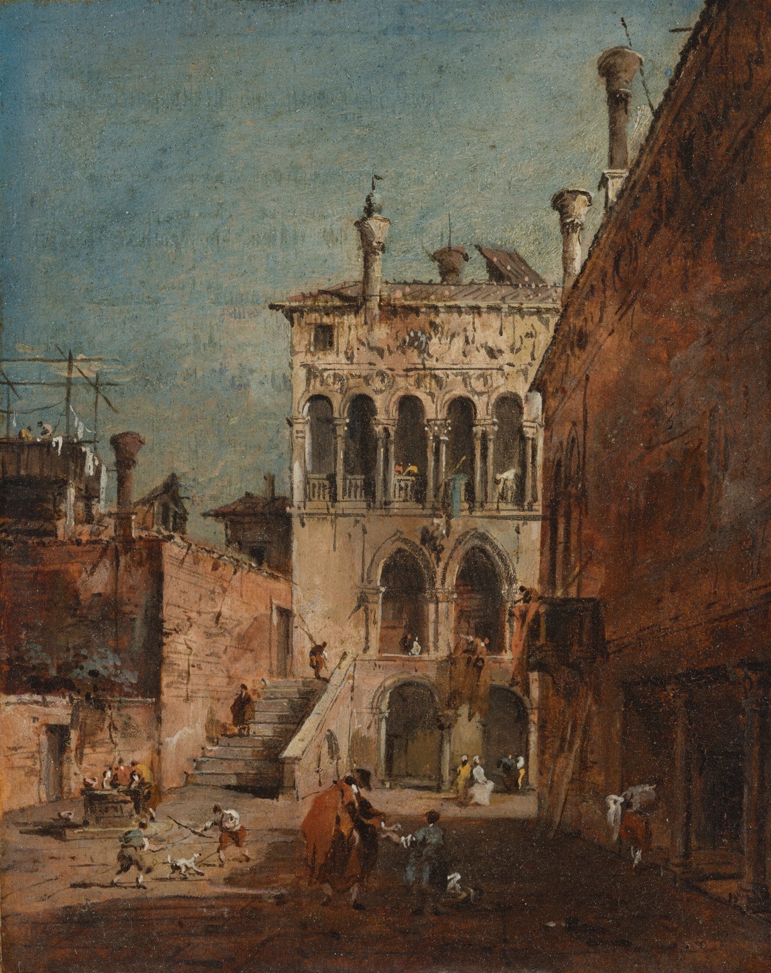 Pintura a óleo de Francesco Guardi retratando um pátio veneziano movimentado com edifícios antigos em tons terrosos, figuras em atividades cotidianas e um céu azul acinzentado.