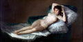 Quadro decorativo mostrando a pintura 'A Maja Nua' de Francisco de Goya, retratando uma mulher deitada de bruços em um divã, com o corpo nu e a cabeça apoiada nos braços, olhando para o observador. A paleta de cores escuras e a iluminação focada na figura destacam a forma feminina.