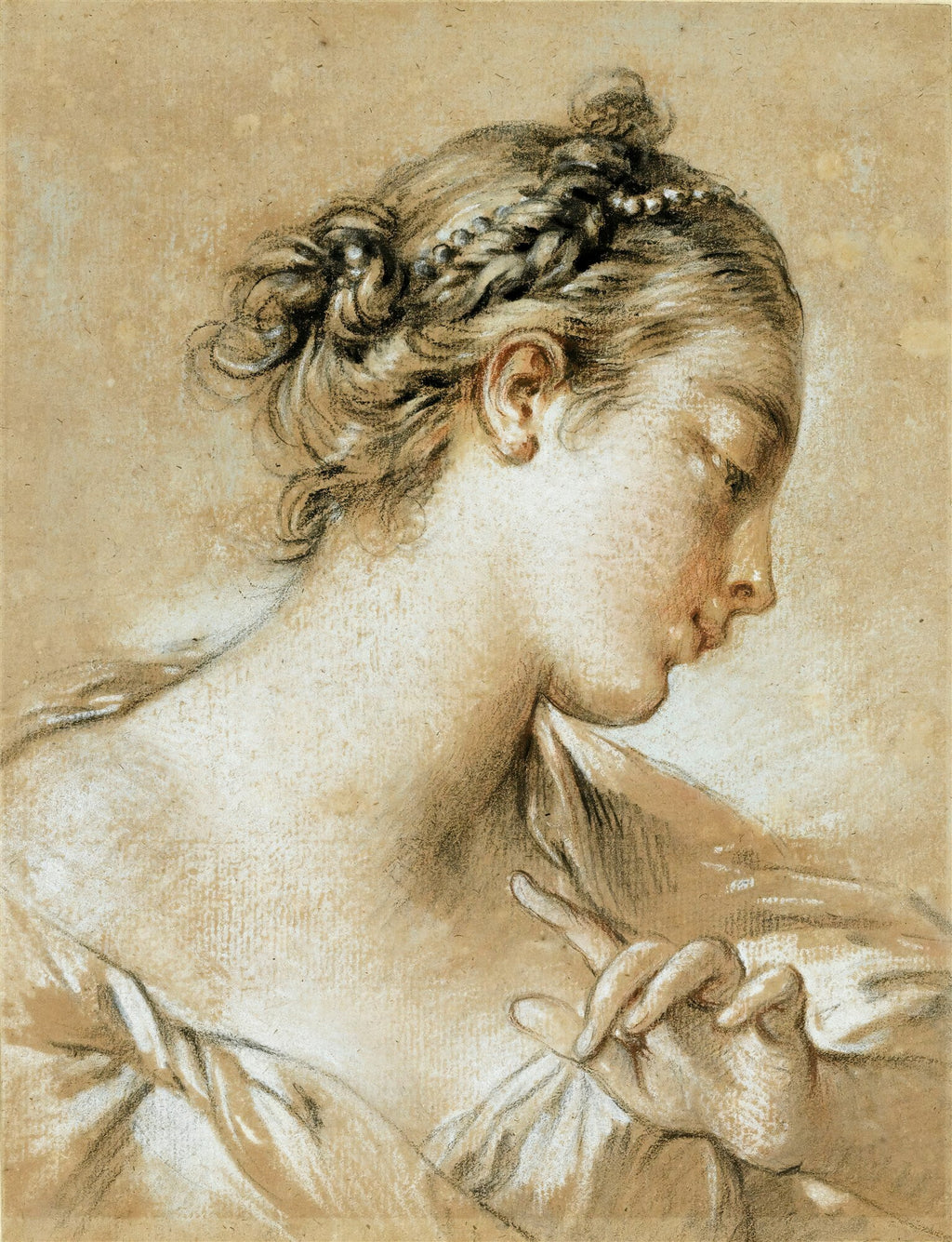 Desenho a giz e carvão em tons de sépia e marrom de uma figura feminina de perfil, com os olhos fechados e as mãos delicadamente postas, atribuído a François Boucher.