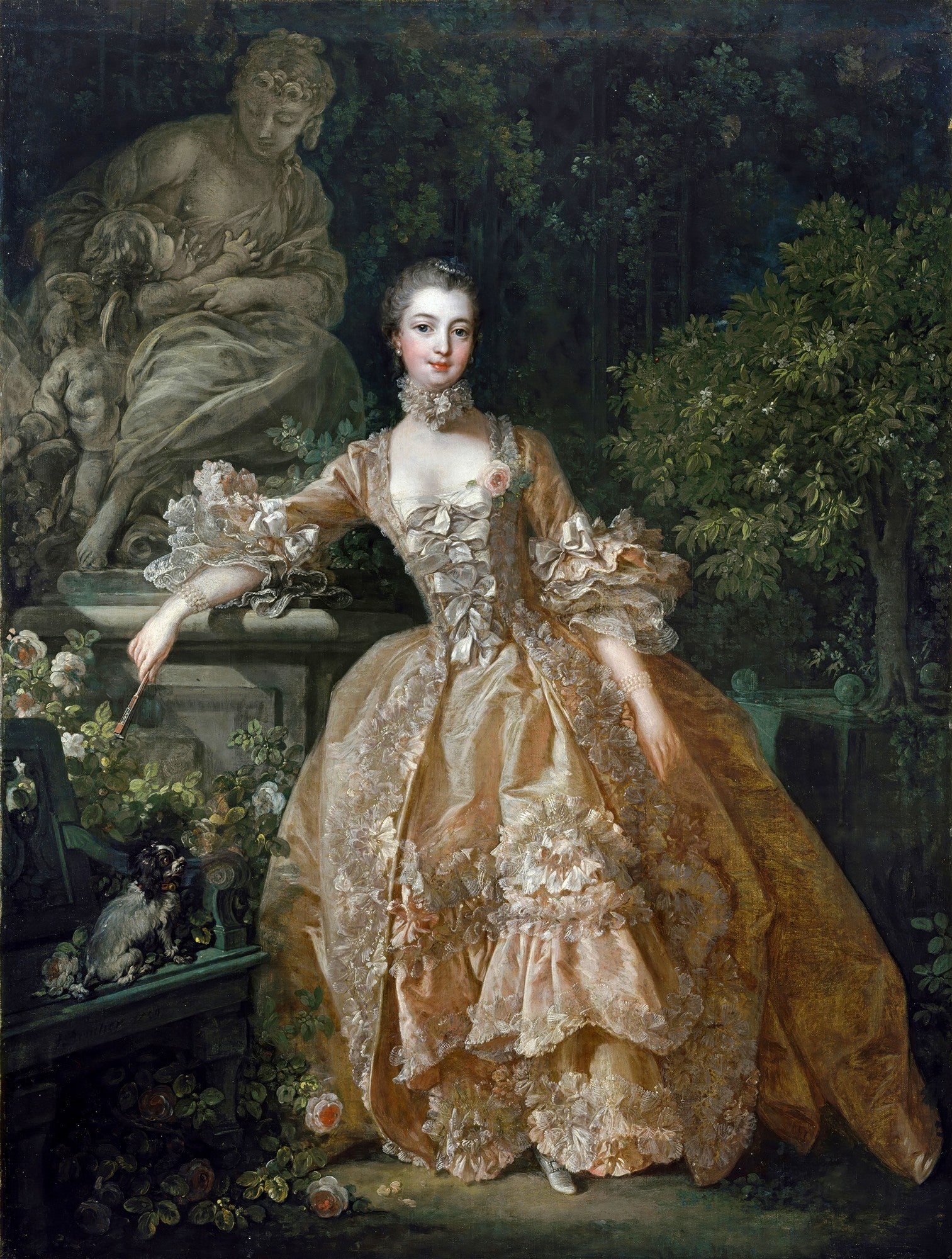 Retrato de Madame de Pompadour pintado por François Boucher, uma mulher em um vestido luxuoso de seda dourada e renda, sentada em um jardim com uma estátua ao fundo e um cachorro ao lado.