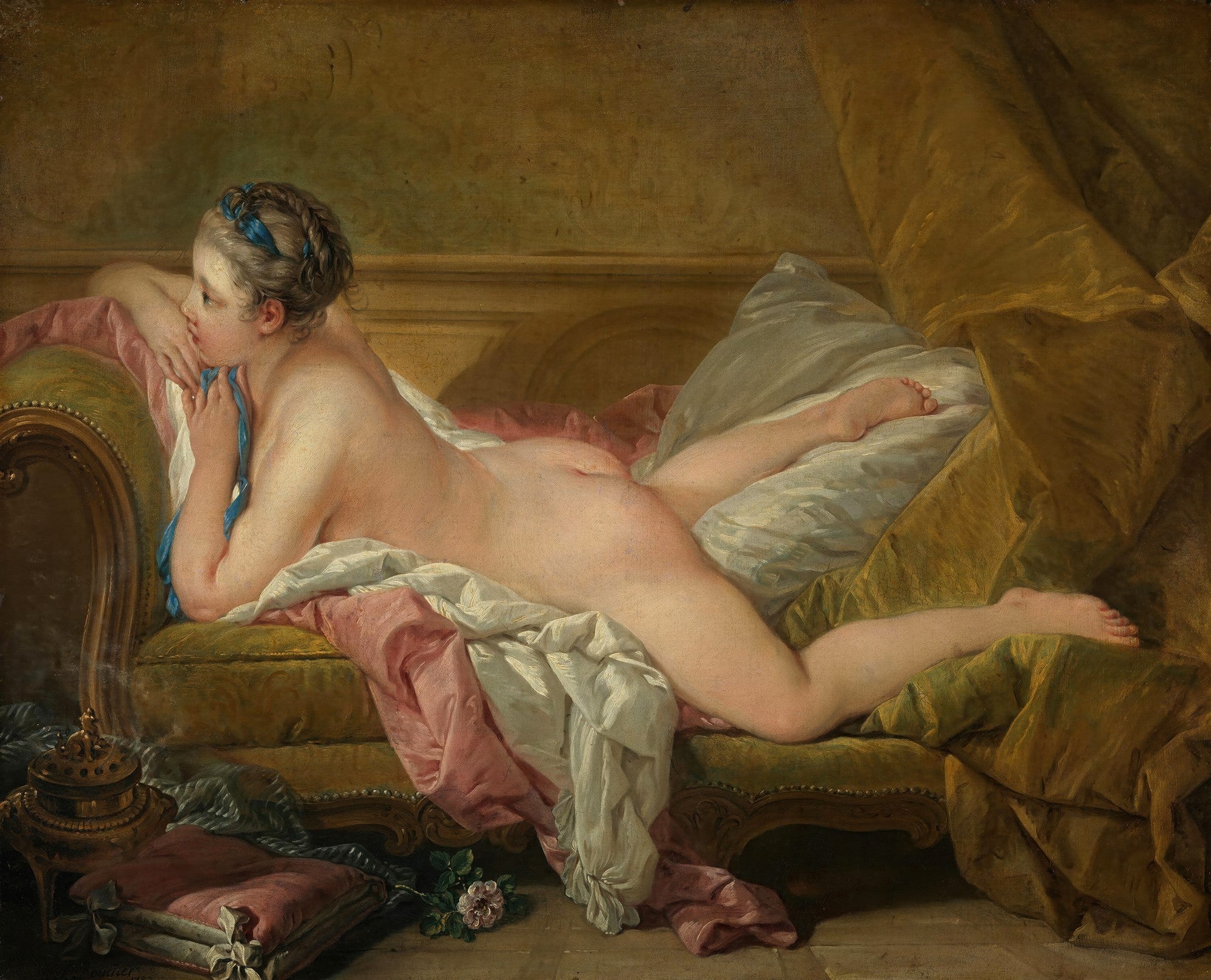 Quadro decorativo com pintura de François Boucher, 'Odalisque Reclining', mostrando uma mulher nua reclinada em um sofá, com tecidos luxuosos e cores suaves, em estilo Rococó.
