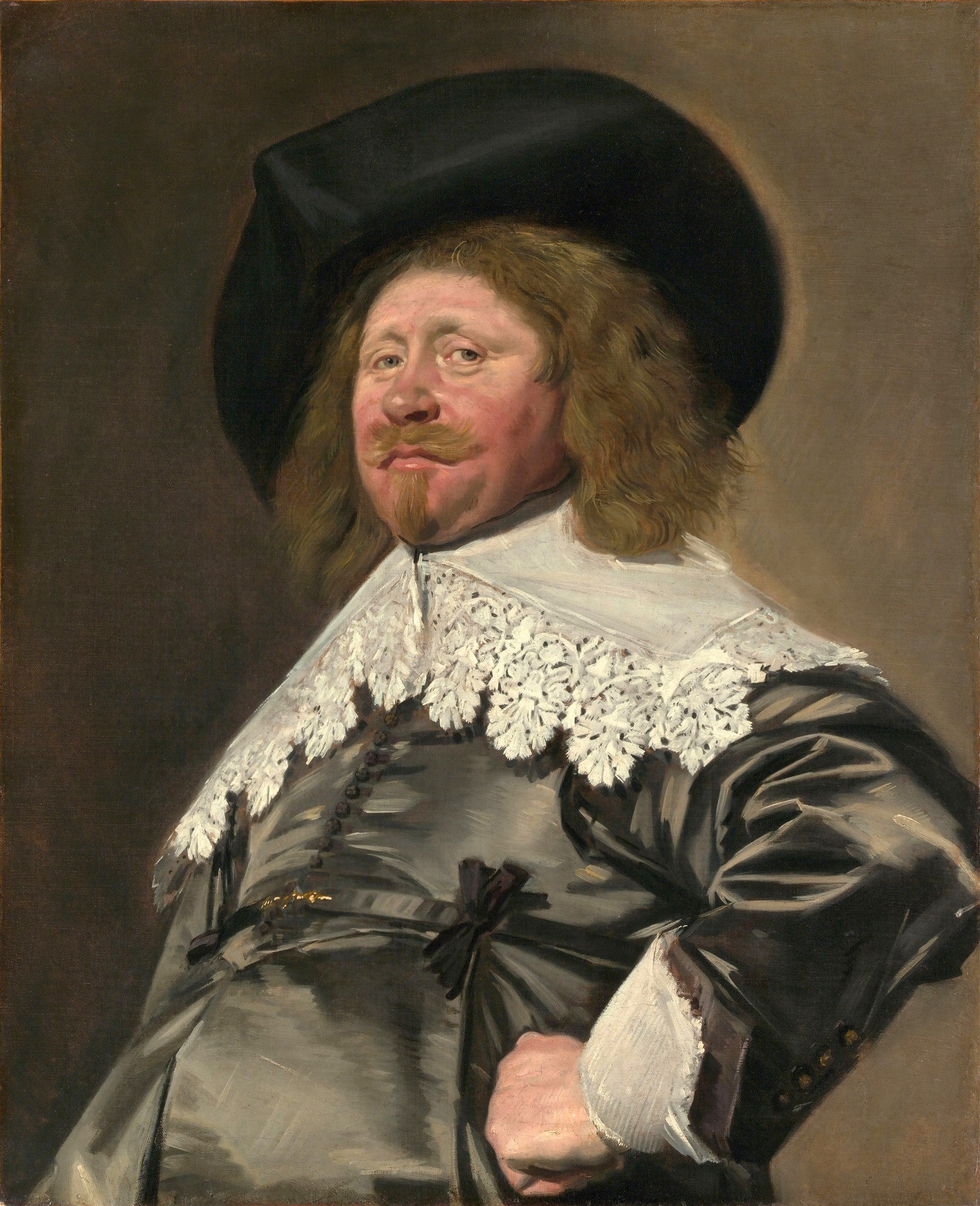Retrato de um homem com chapéu preto grande, cabelos e bigode ruivos, e um colarinho de renda branca, atribuído a Frans Hals.