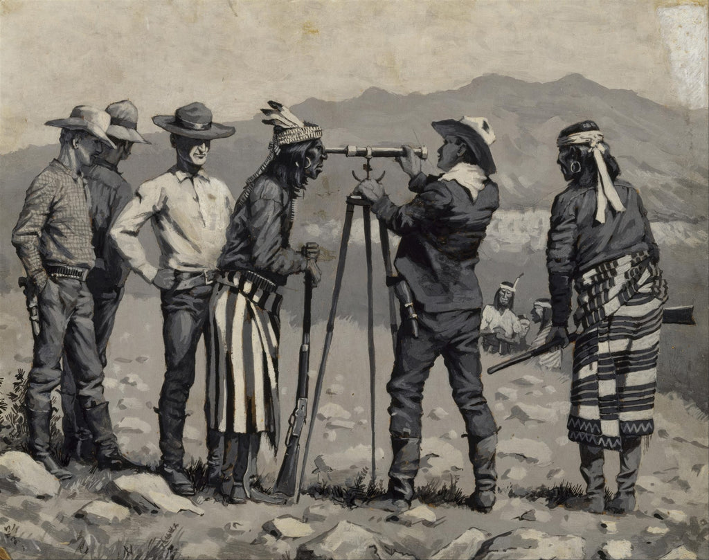 Grupo de homens, incluindo nativos americanos e exploradores ocidentais, observando o horizonte com um telescópio, em uma paisagem montanhosa desértica. Arte em tons de cinza de Frederic Remington.