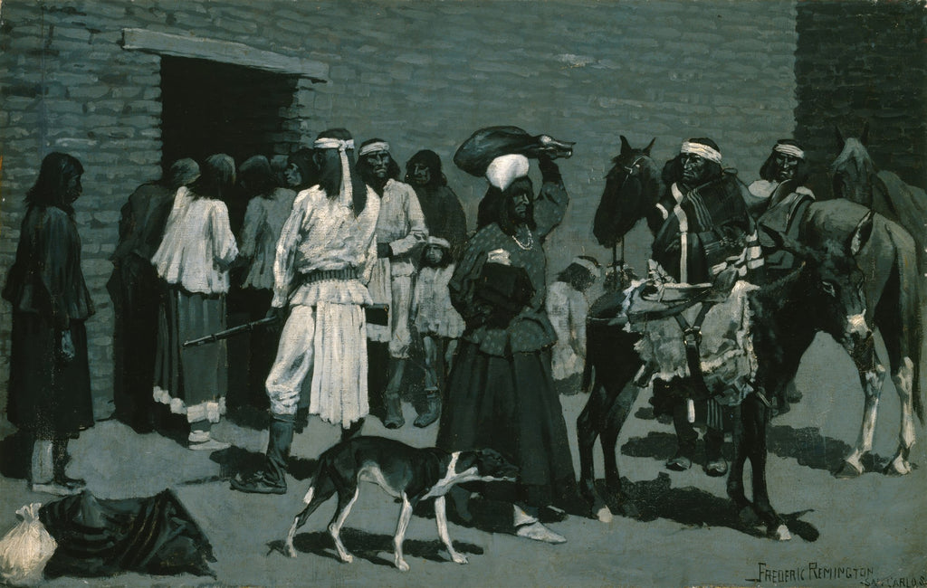 Quadro de Frederic Remington 'San Carlos' retratando um grupo de figuras, possivelmente nativos americanos, alguns a pé, outros com animais como cavalos e burros, em um cenário de construções de pedra sob uma luz crepuscular azulada.