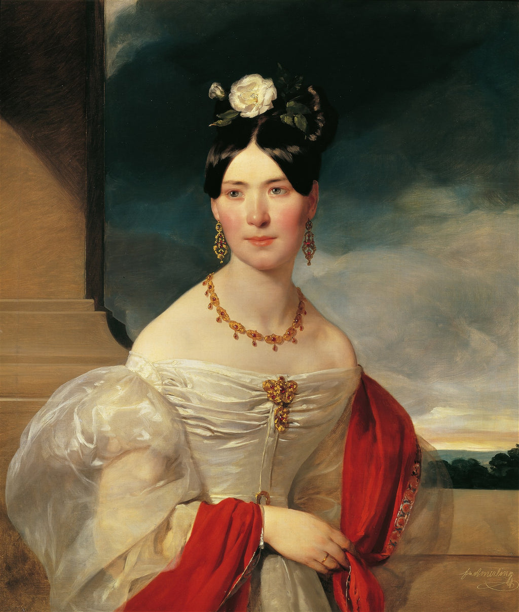 Retrato de uma mulher jovem de cabelos escuros e pele clara, adornada com joias douradas e um vestido branco volumoso com detalhes vermelhos, em um fundo escuro e clássico.