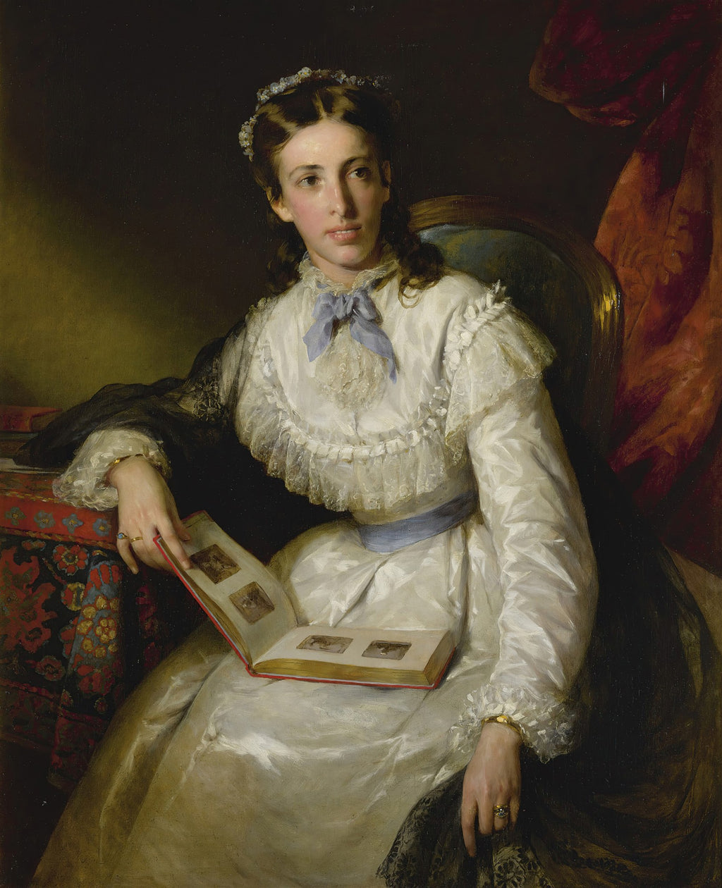 Retrato de uma jovem mulher de vestido branco, sentada com um livro aberto no colo, olhando para o lado. Obra de Friedrich von Amerling.