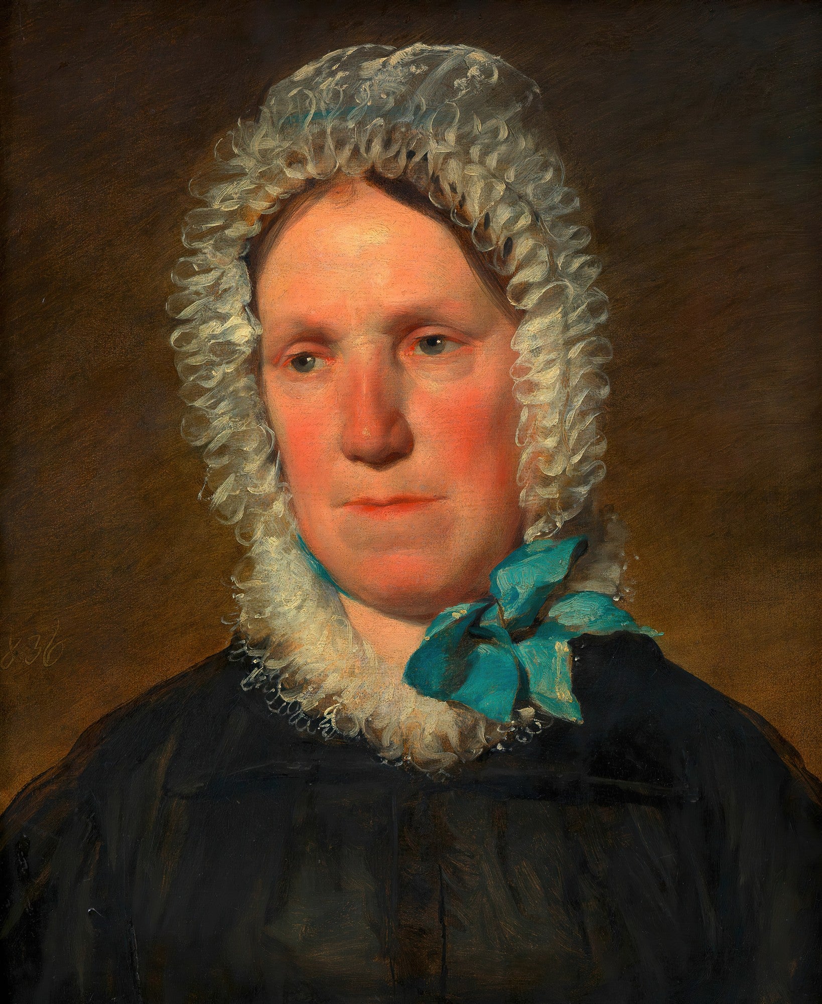Retrato de uma mulher de meia-idade, com touca de renda branca e laço azul-turquesa no pescoço, vestindo roupa escura, em um fundo marrom. Atribuído a Friedrich von Amerling.