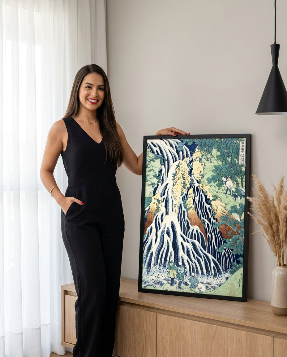 Quadro Decorativo A Cachoeira de Kirifuri - Hokusai com modelo em ambiente