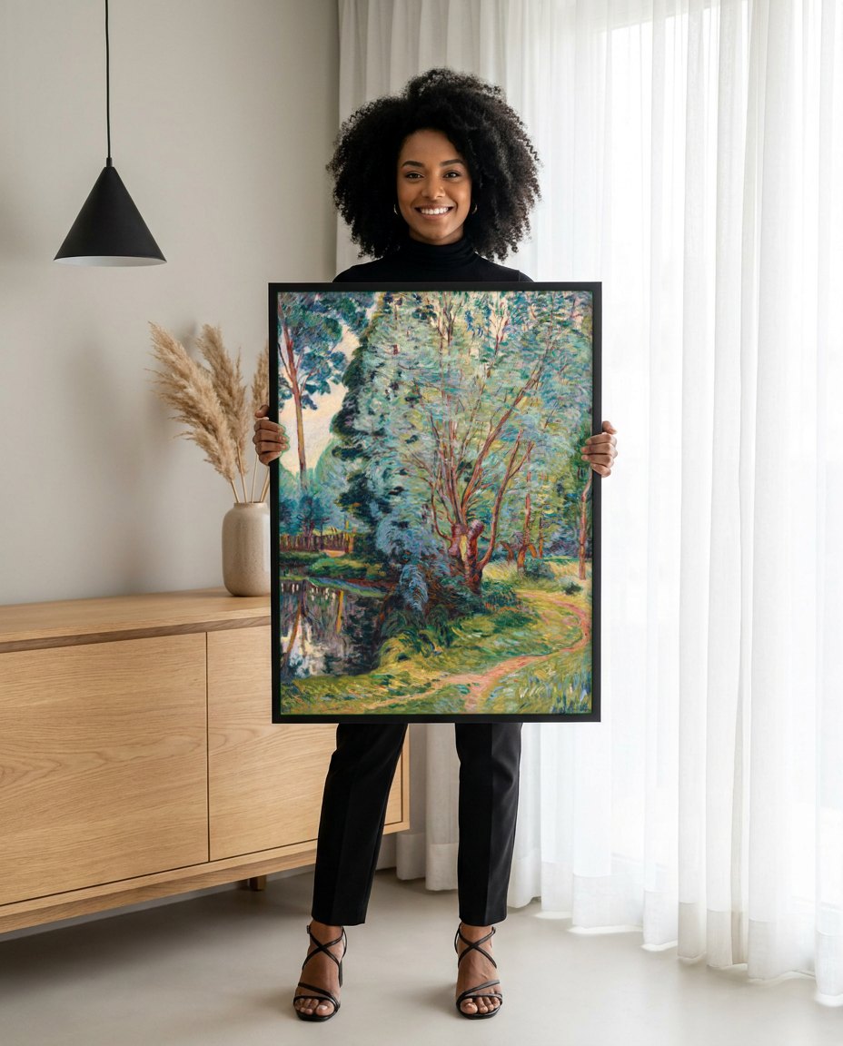 Quadro Decorativo Paisagem com Árvores - Guillaumin | modelo apresentando o quadro emoldurado