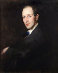 Retrato de um homem com terno escuro e gravata azul, atribuído a George Bellows, em fundo escuro, olhando para o espectador