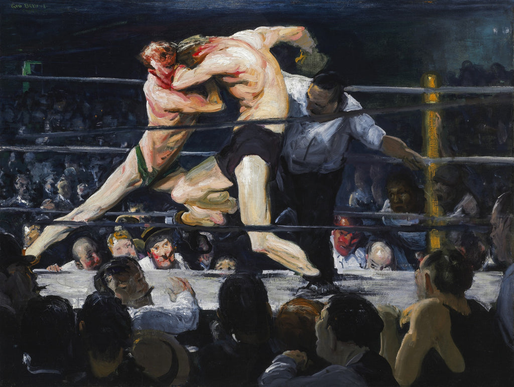 Quadro decorativo mostrando uma cena intensa de luta de boxe em um ringue escuro, com dois boxeadores em combate e uma plateia aglomerada ao redor, iluminados por luzes tênues. Obra de George Bellows.