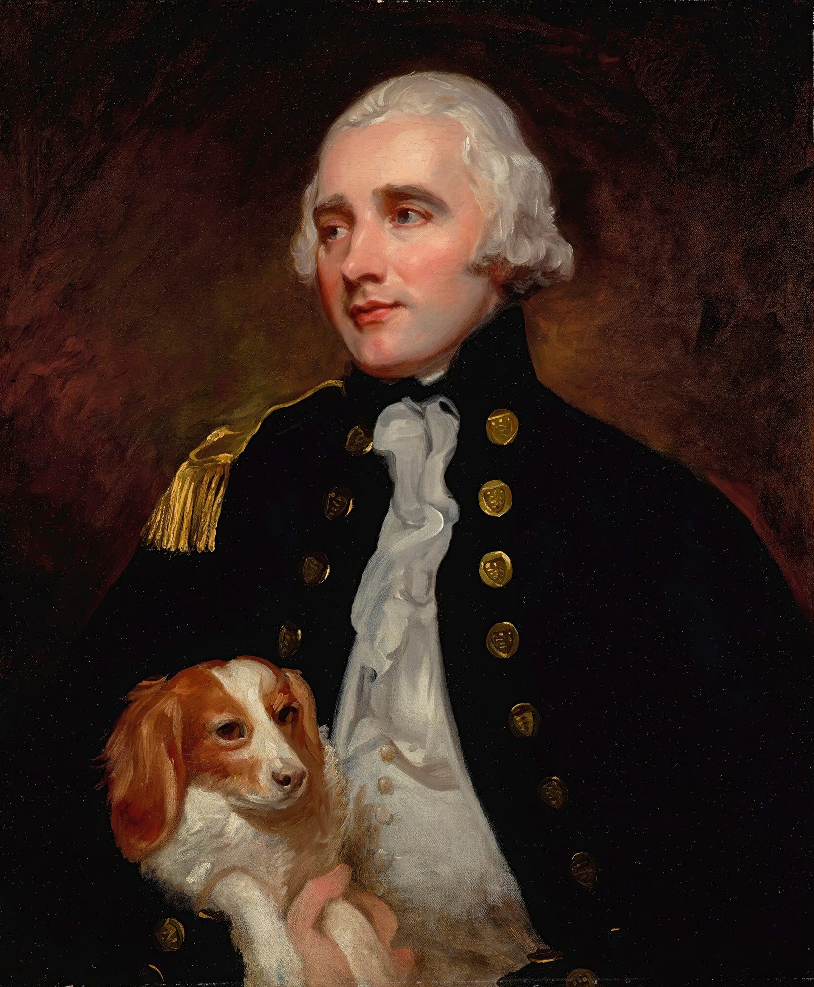 Retrato clássico de um cavalheiro com peruca branca e casaco azul marinho, segurando um pequeno cão de pelagem branca e caramelo. Atribuído a George Romney.